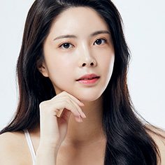 긴 머리 여성 모델 얼굴